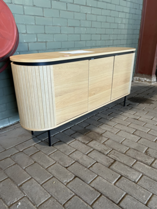 Lameller Dressoir, Byfonq, Bruin
